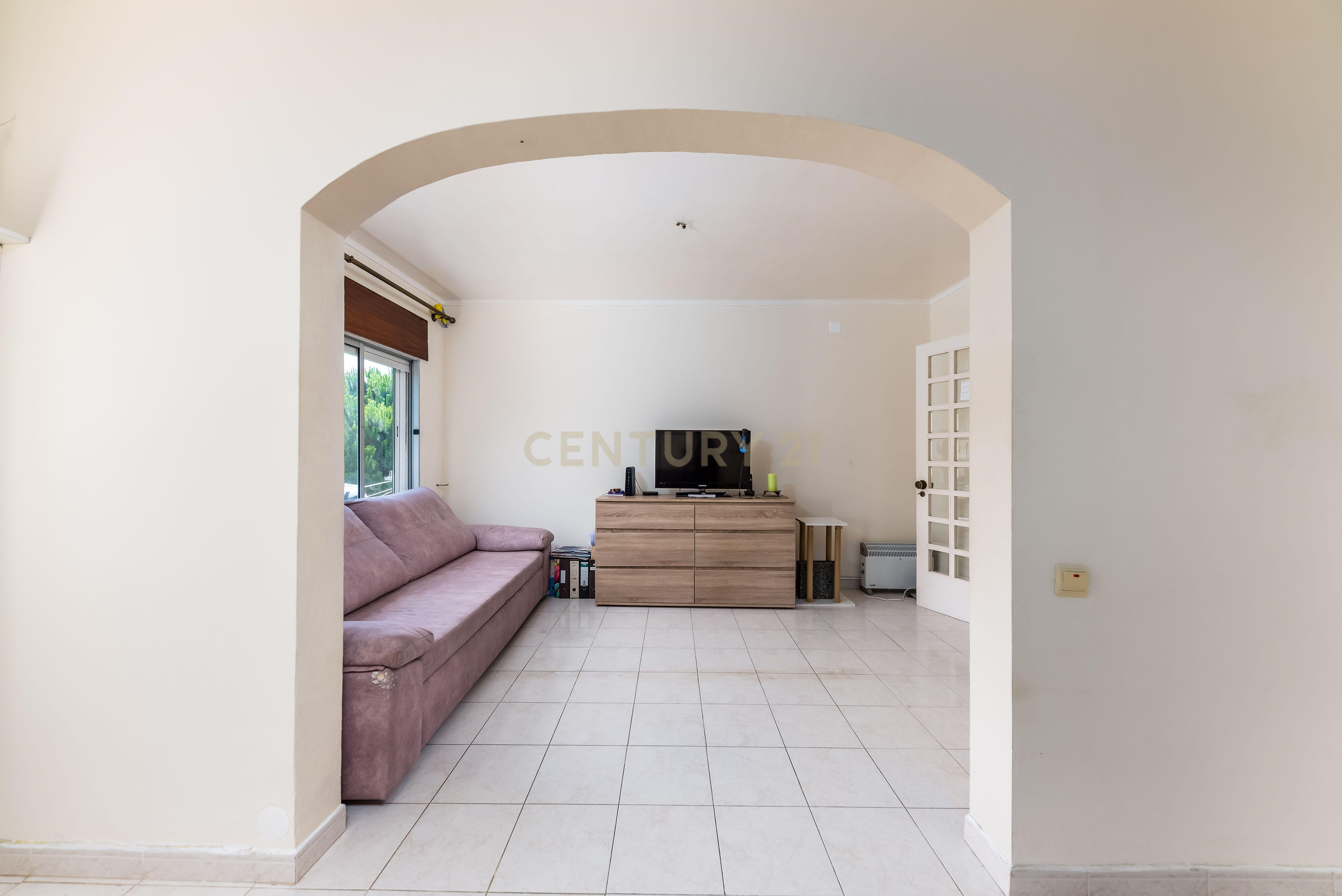 Fotografia 7 de Apartamento T4 convertido em T3 | Mira-Sintra