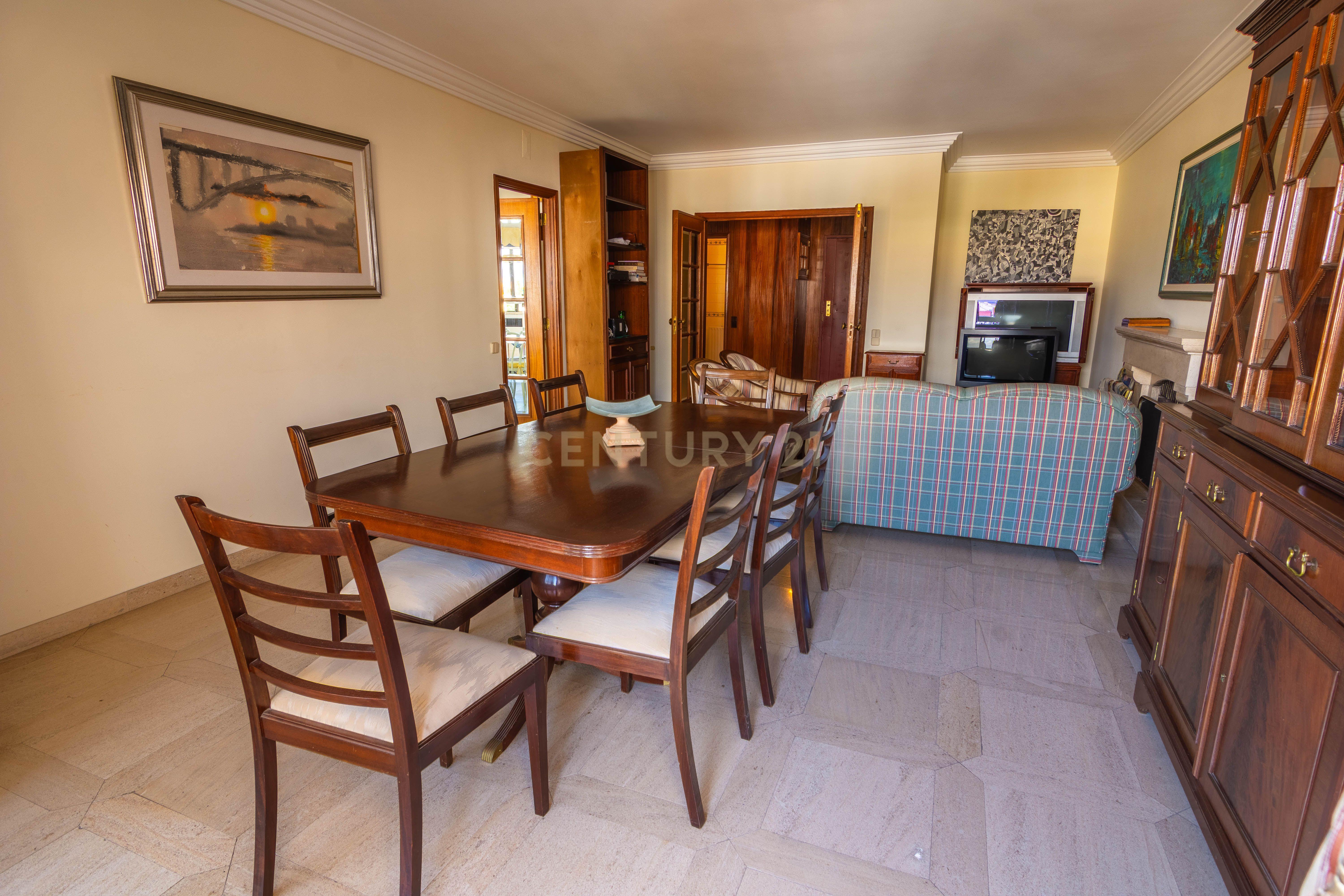 Apartamento T3 em Cascais com Vista Mar e Terraço - Image 2