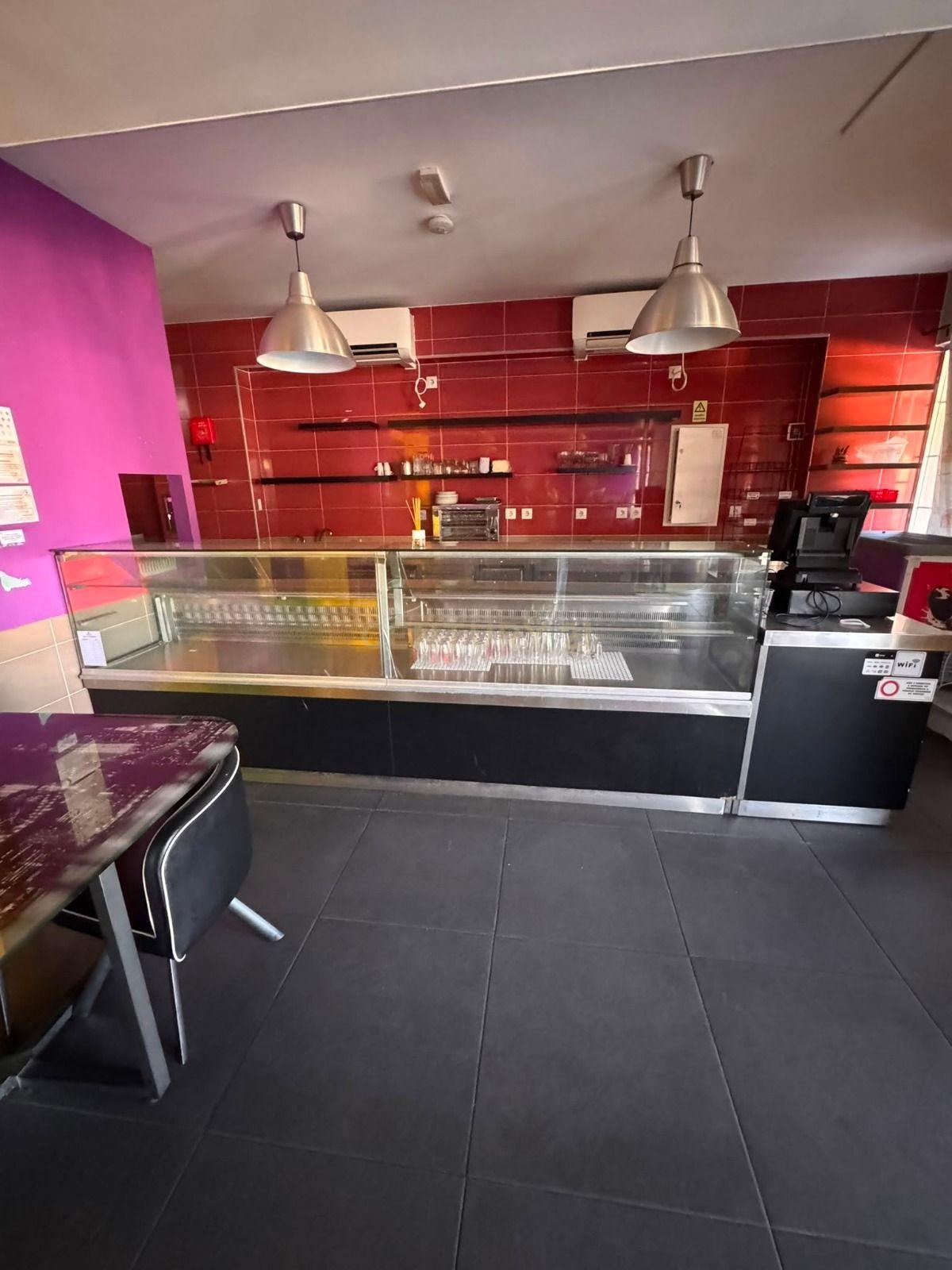 Fotografia 4 de Arrendamento de Café Totalmente Equipado – Excelente Localização na Camarinha, Setúbal