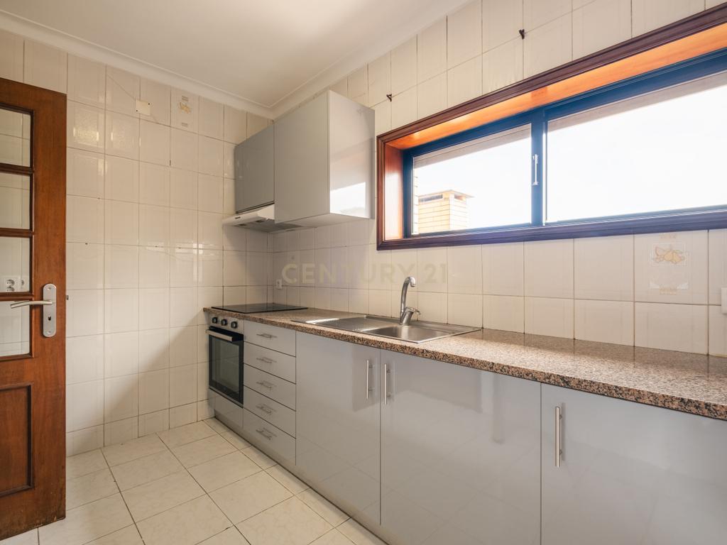 Apartamento T3 com Terraço, Vista Mar e Garagem Box em Arcozelo – Vila Nova de Gaia - Image 18