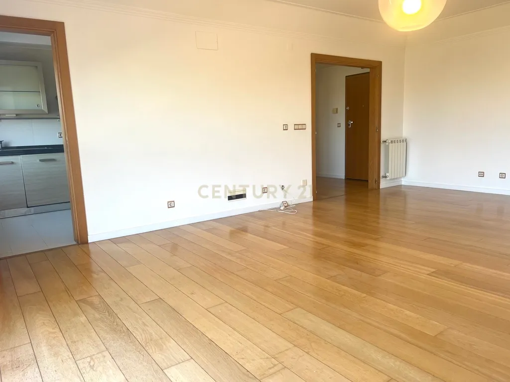 T2 com parqueamento e arrecadação - Casas do Lago Serra de Carnaxide Amadora - Image 11