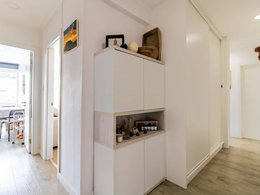 Apartamento T2 , com varanda e arrecadação , perto do metro - Odivelas - Image 7