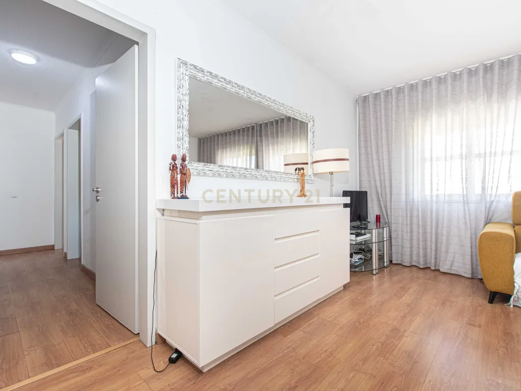 Apartamento T4 em Santa Clara - Lisboa - Image 3