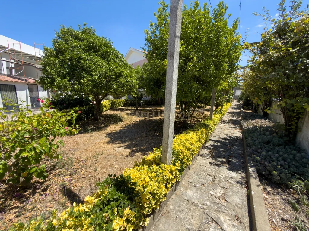 Moradia Isolada T5 de 300 m2 num lote de 900m2 - Image 40