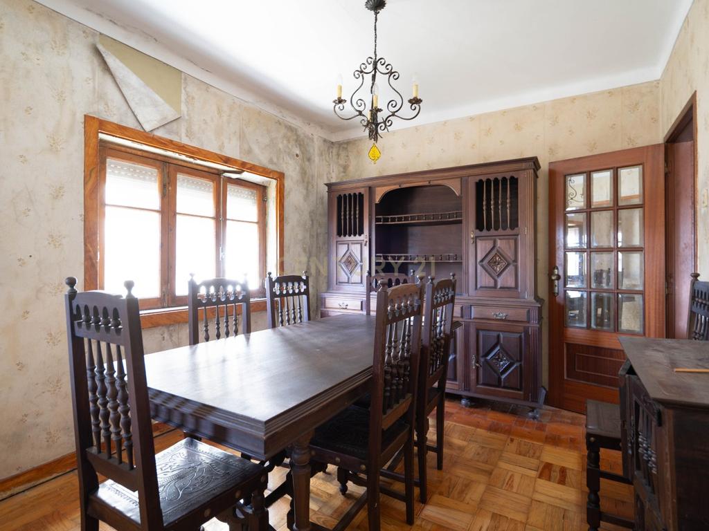 Excelente oportunidade de investimento no centro de São Martinho do Bispo, Coimbra. As referências C0289-01959 (moradia e terreno) e C0289-01957 (terreno) são vendidas em conjunto. - Image 13