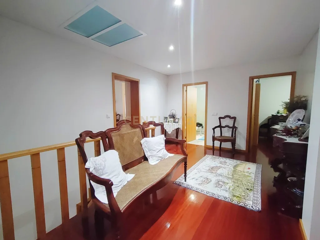 Moradia com Comércio em Amorim, Póvoa de Varzim - Uma Oportunidade Única! - Image 42