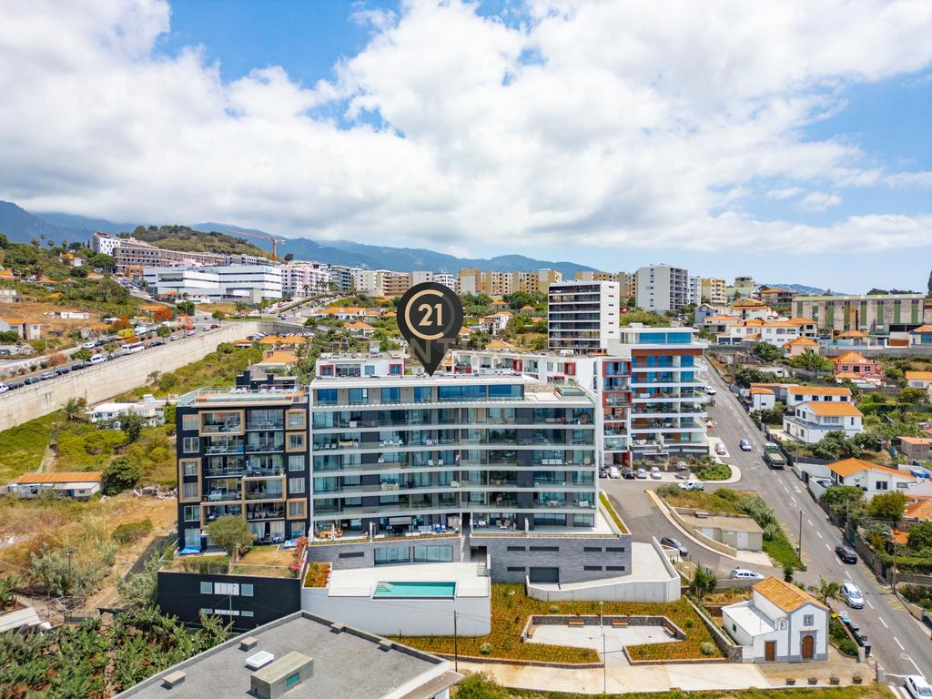 Apartamento T1 Novo a Estrear no Amparo – Vista Mar, Piscina e Ginásio - Image 1