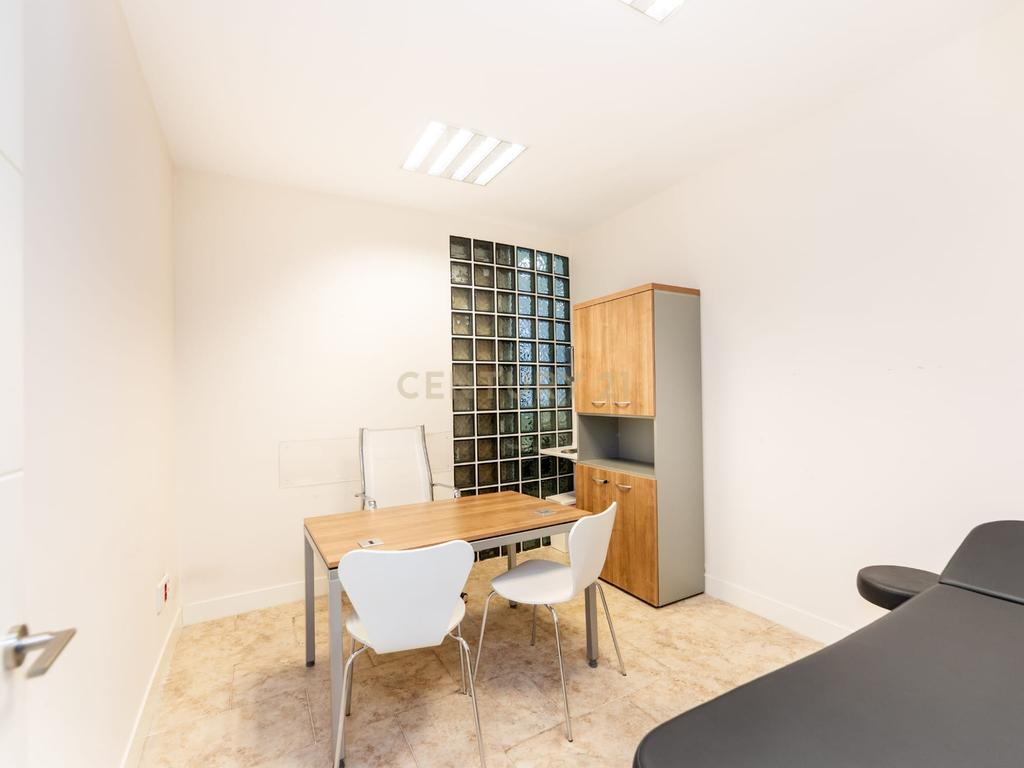 Loja Comercial Luxuosa em Madrid - 306m² com Excelente Localização - Image 39