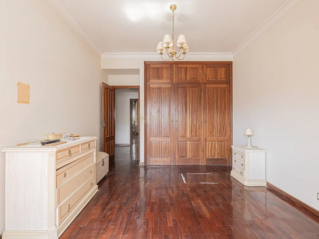 T4 com 180 m² e Garagem Box no Areeiro, Lisboa - Image 19