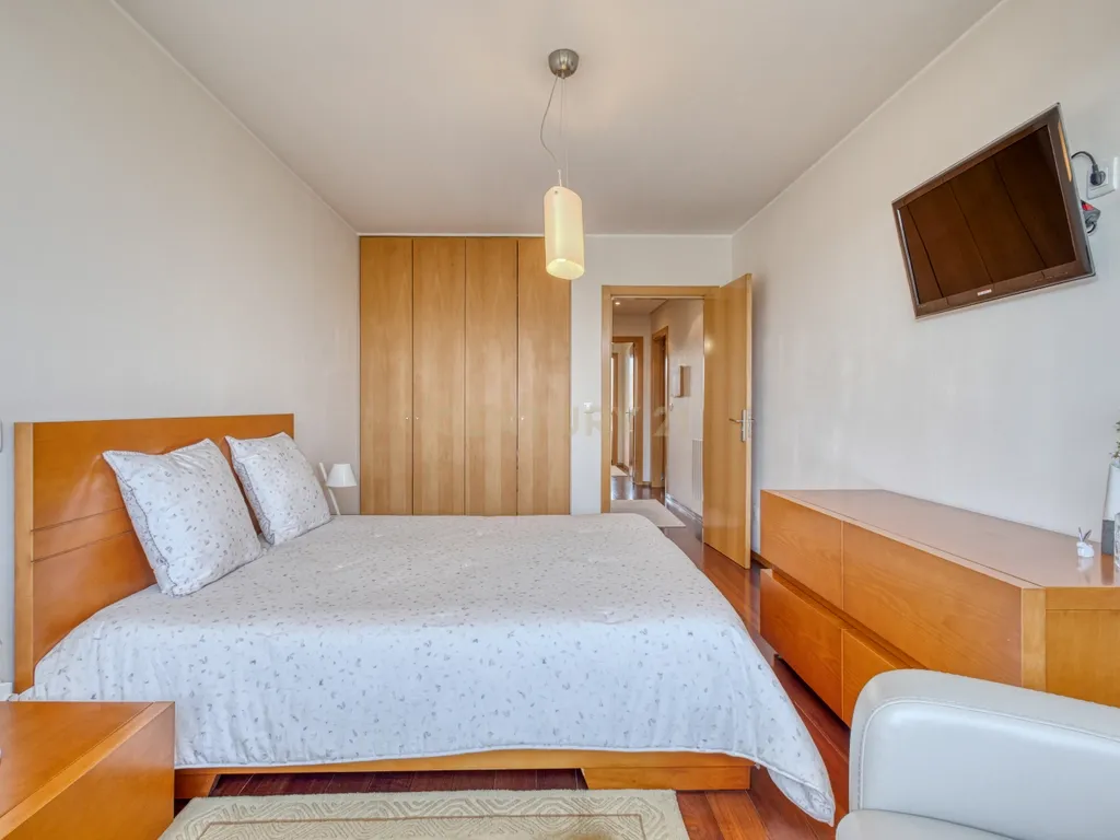 Apartamento T2+1 Duplex em condomínio fechado a 600m da praia - Image 12