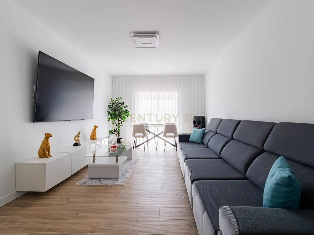 Espaçoso Apartamento T3 na Freixianda com Terraço - Image 8