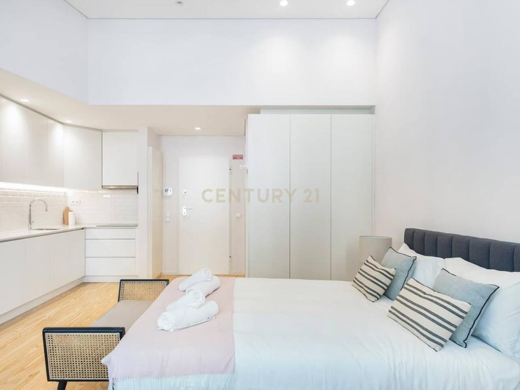 Apartamento T0 , com Licença AL, na Rua de Camões – Porto - Image 9