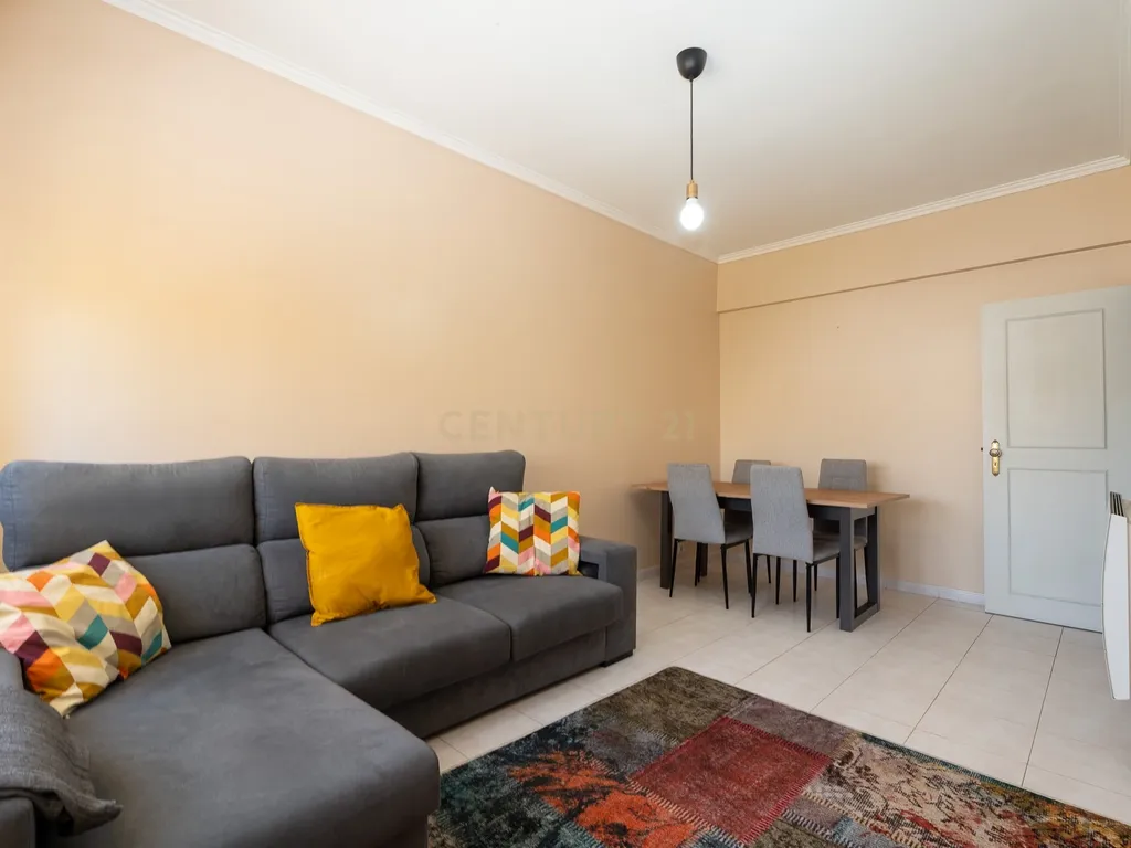 ** APARTAMENTO T2 NA AMADORA, PERTO DO METRO E DO COMBOIO ** - Image 3