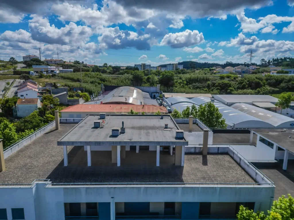 Apartamento T3 c/ 2 Varandas, Garagem Dupla e Terraço com Sala de Eventos - Image 32
