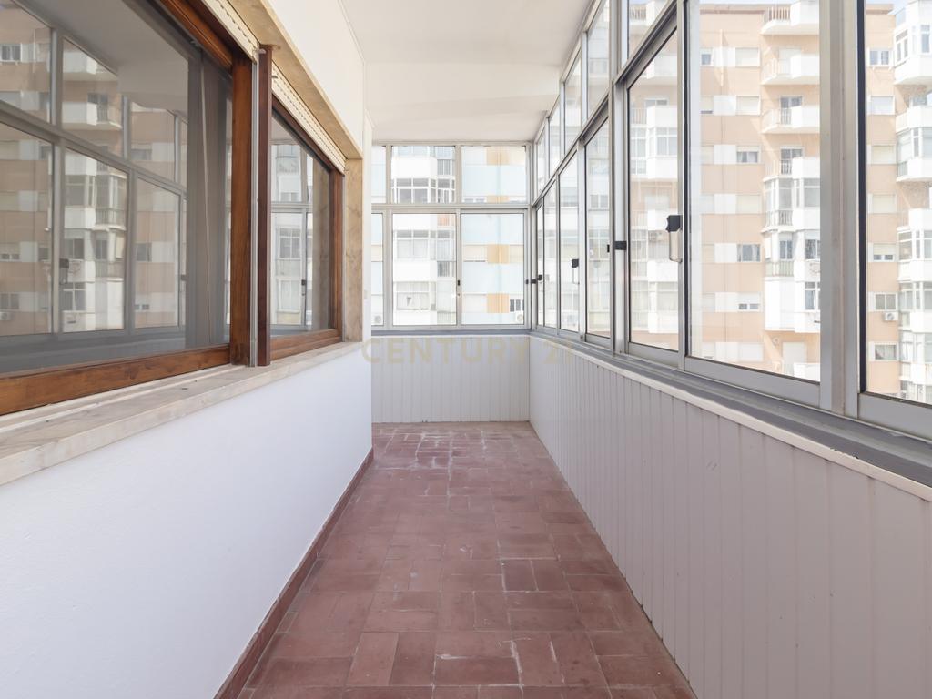Apartamento T2 para arrendamento no centro da Costa da Caparica - Image 24