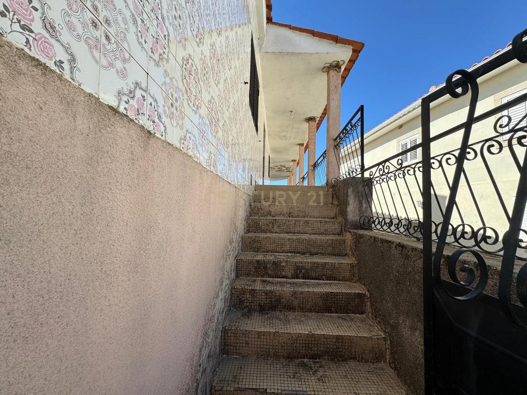 Moradia para Renovação em Vilas Boas – Vila Flor - Image 4