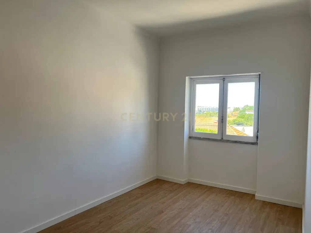 Apartamento T3 para arrendamento em Torre da Marinha, Seixal - Image 4