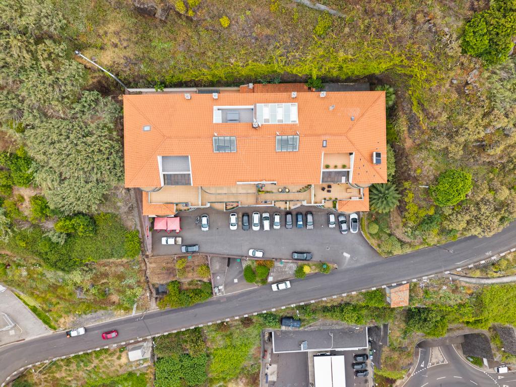 Venda de Espaço Comercial - Grande Potencial de Investimento no Centro da Calheta - Image 9