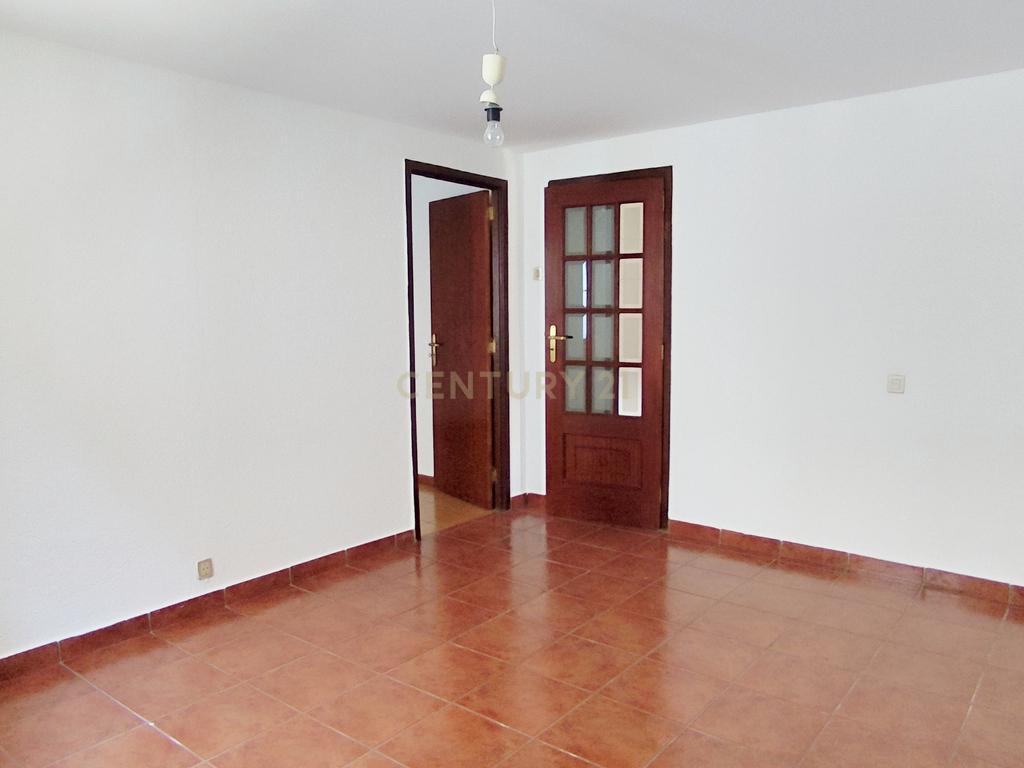 Casa geminada de dois pisos com reabilitação parcial em Vidago / Chaves - Image 18