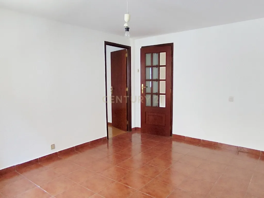 Casa geminada de dois pisos com reabilitação parcial em Vidago / Chaves - Image 18