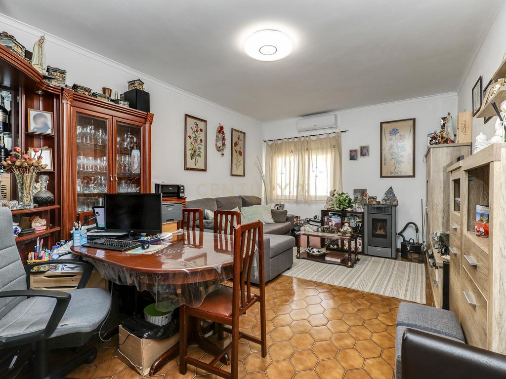 Apartamento T2 com 87 m² em excelente estado – São João da Talha - Image 3