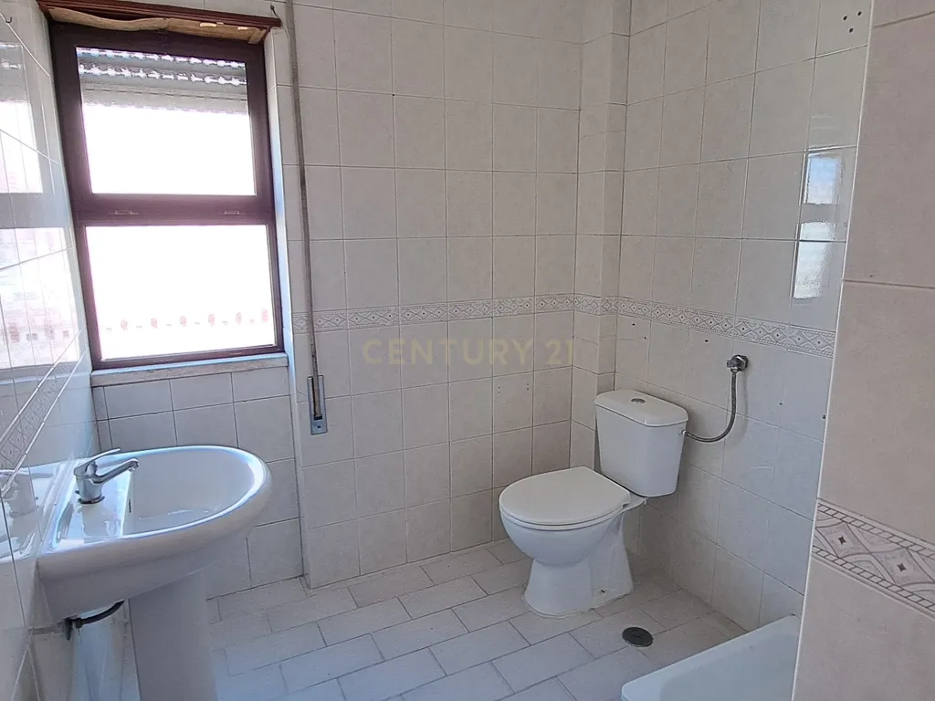 Apartamento T4 Duplex com 133m2 Montijo. - Image 8