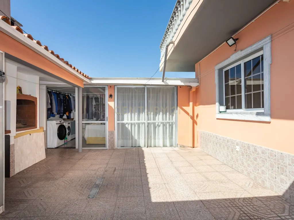 Moradia T4 com garagem e espaço exterior em Fernão Ferro (Em Avos) - Image 30