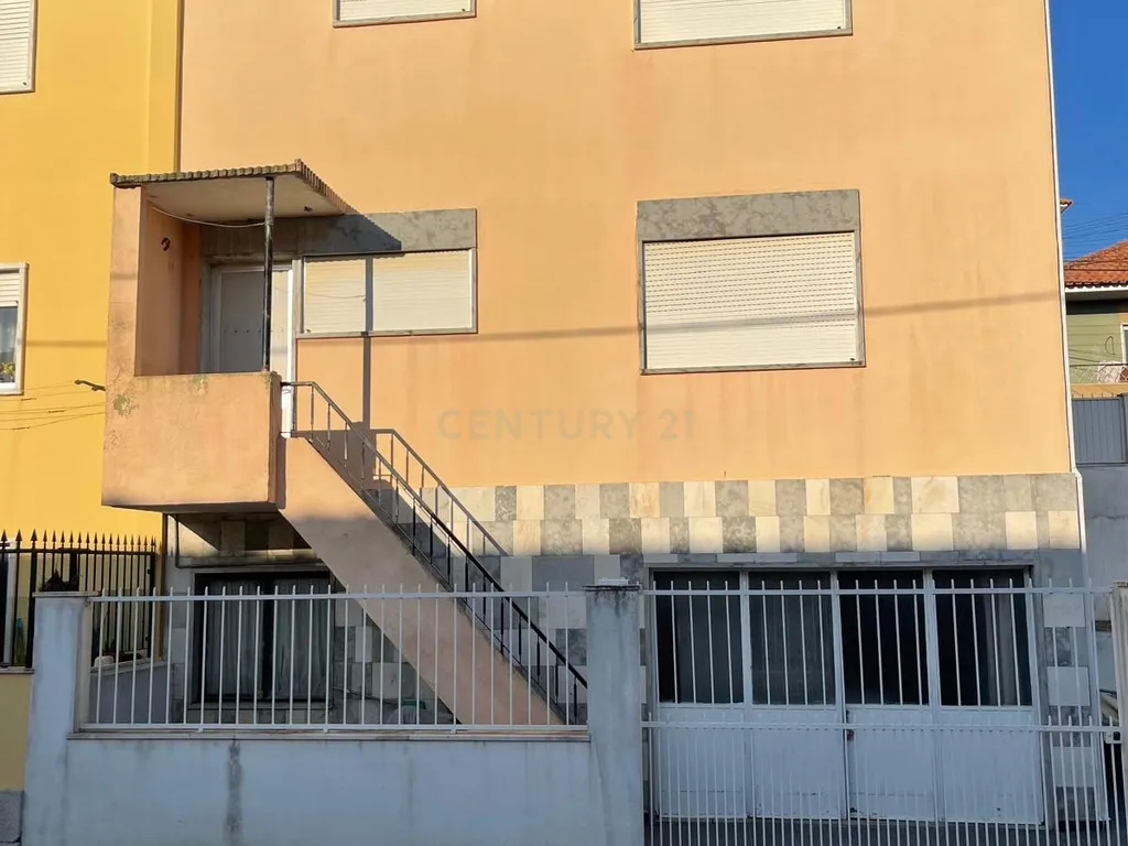Espaçosa Moradia T3 em São Domingos de Rana, Cascais - Image 2
