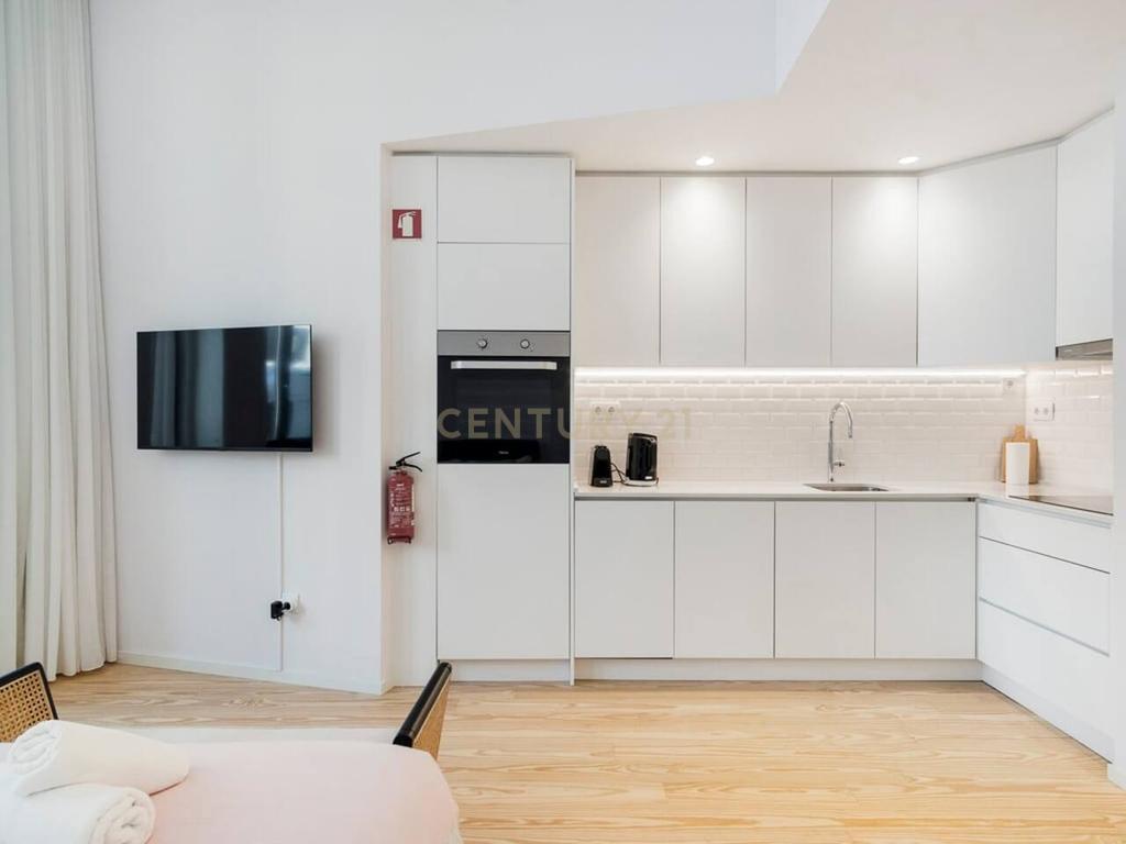 Apartamento T0 , com Licença AL, na Rua de Camões – Porto - Image 14