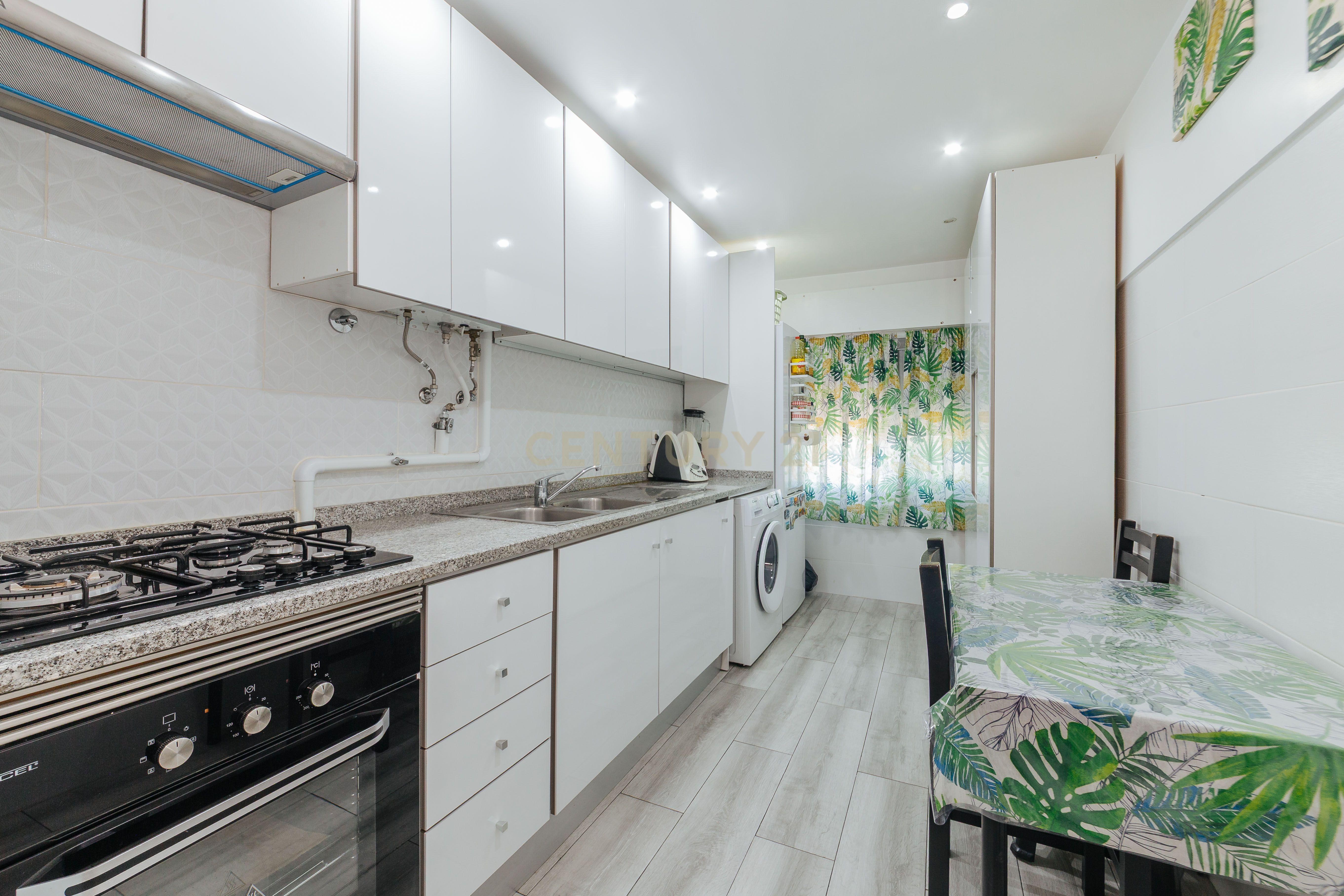 Fotografia 8 de Apartamento T2 Remodelado em Sacavém