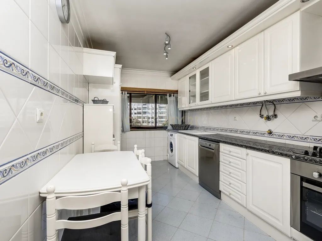 Apartamento T3 em Odivelas com garagem - Conforto e Localização Central - Image 11