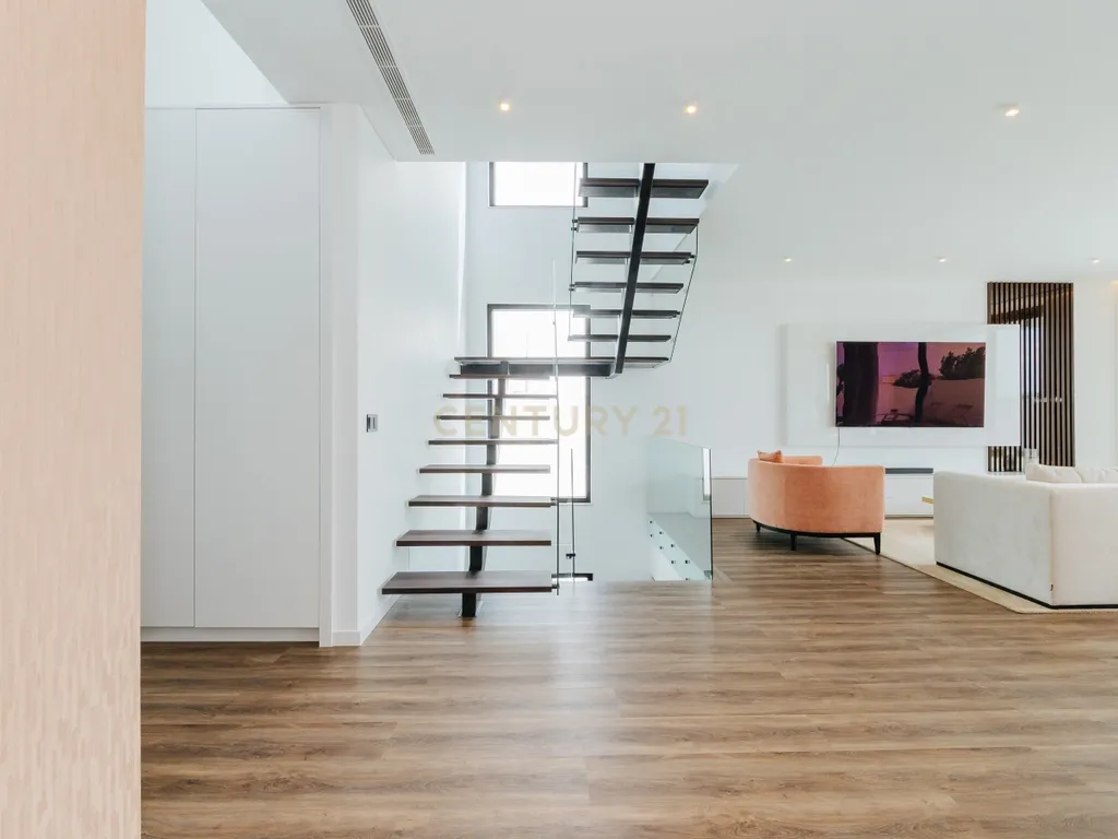 Moradia T4 com piscina e 3 suites | A escolha inteligente para viver com mais espaço a minutos de Lisboa - Image 15