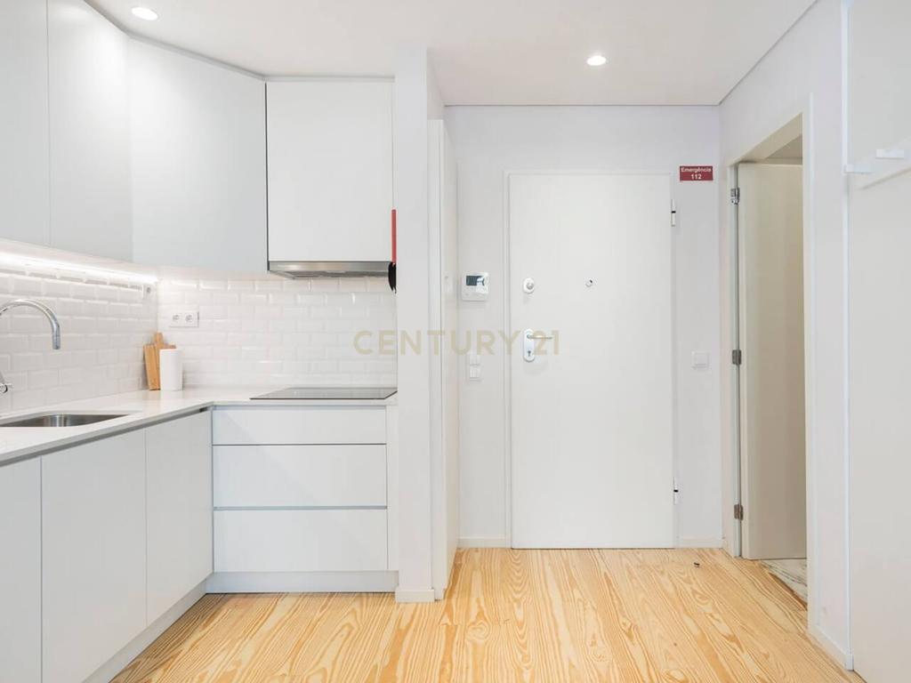 Apartamento T0 , com Licença AL, na Rua de Camões – Porto - Image 20