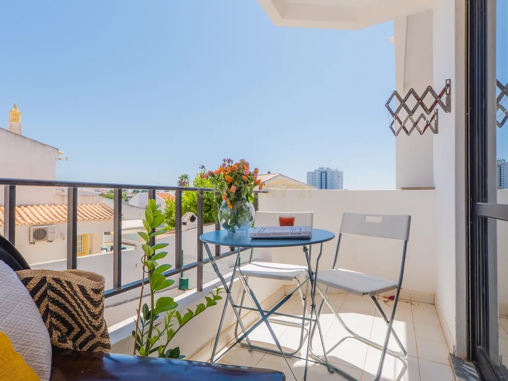 Apartamento renovado com Piscina, Garagem, com varandas, perto da praia em Alvor - Image 16