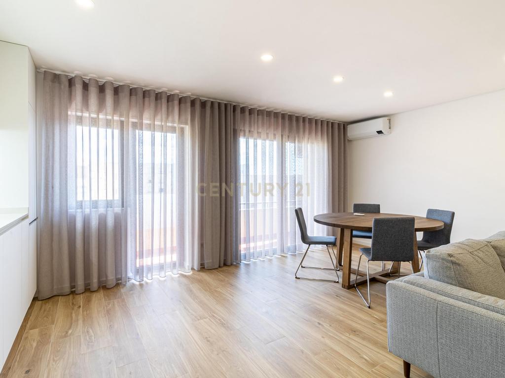 Apartamento T3 Remodelado com garagem em Braga | Próximo do Centro Histórico - Image 3