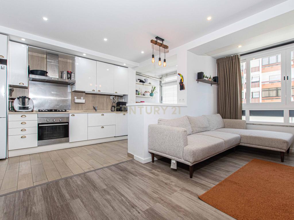 T2 em Alfragide | 102 m² | Arrecadação - Image 7