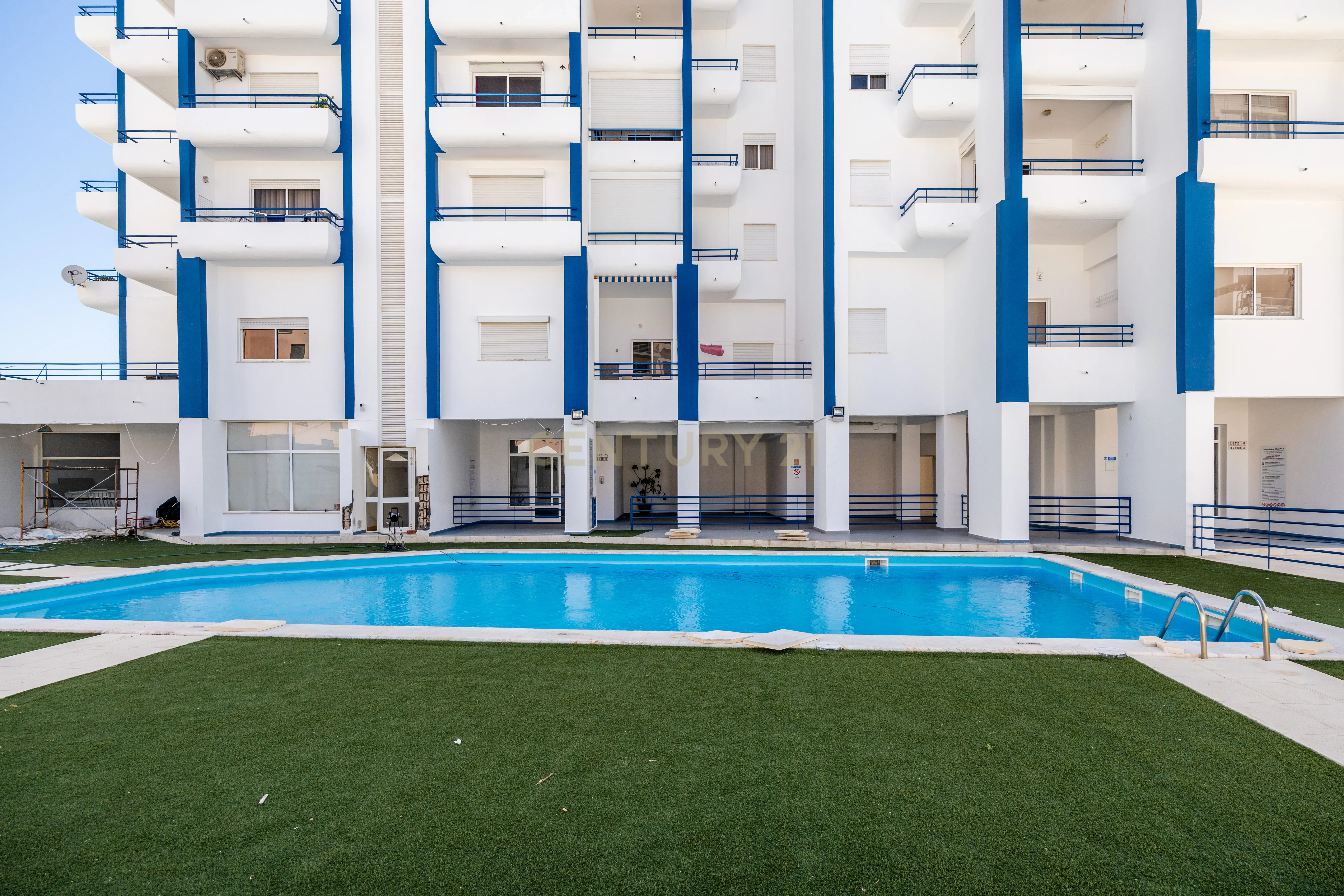 Fotografia 4 de T1 de origem convertido em T2 à venda no Edifício Solário, Armação de Pêra – Silves, Algarve