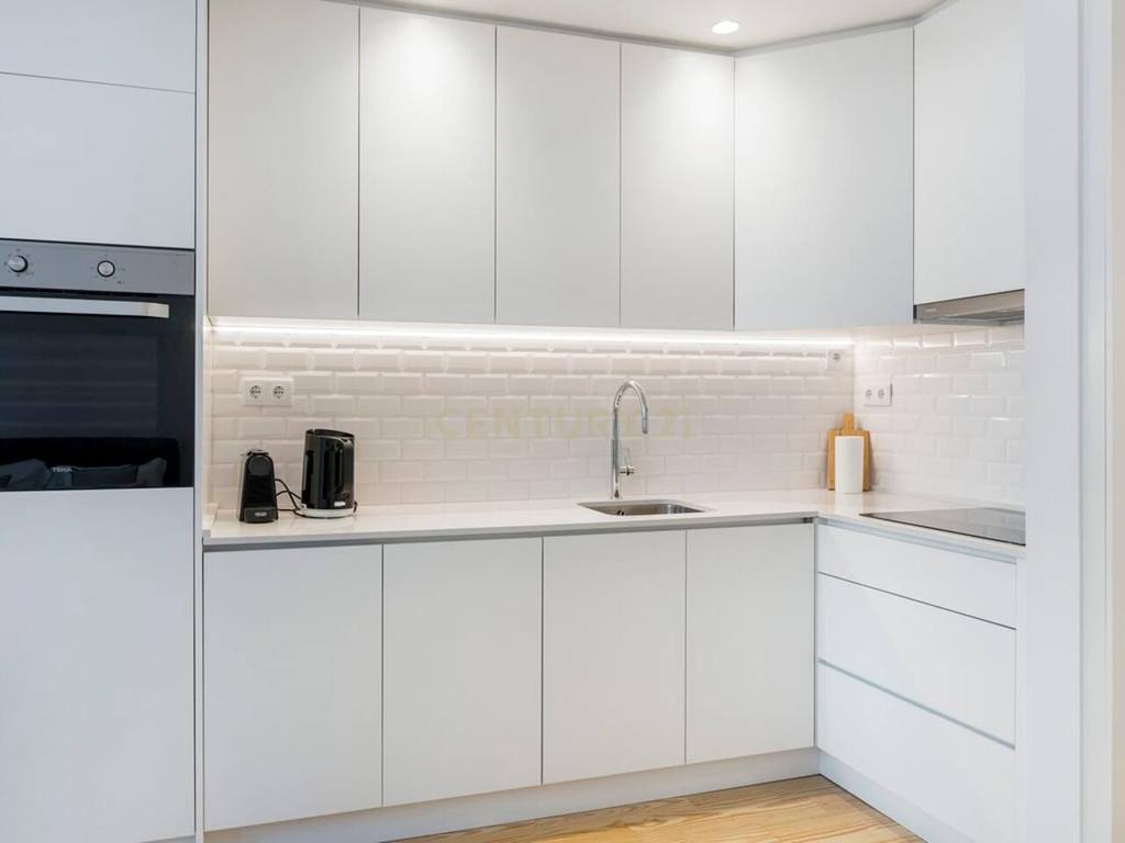 Apartamento T0 , com Licença AL, na Rua de Camões – Porto - Image 22