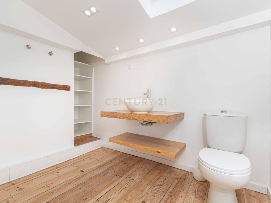 Apartamento T2 de Charme com vista rio e estacionamento em São Vicente, Lisboa  - Image 15