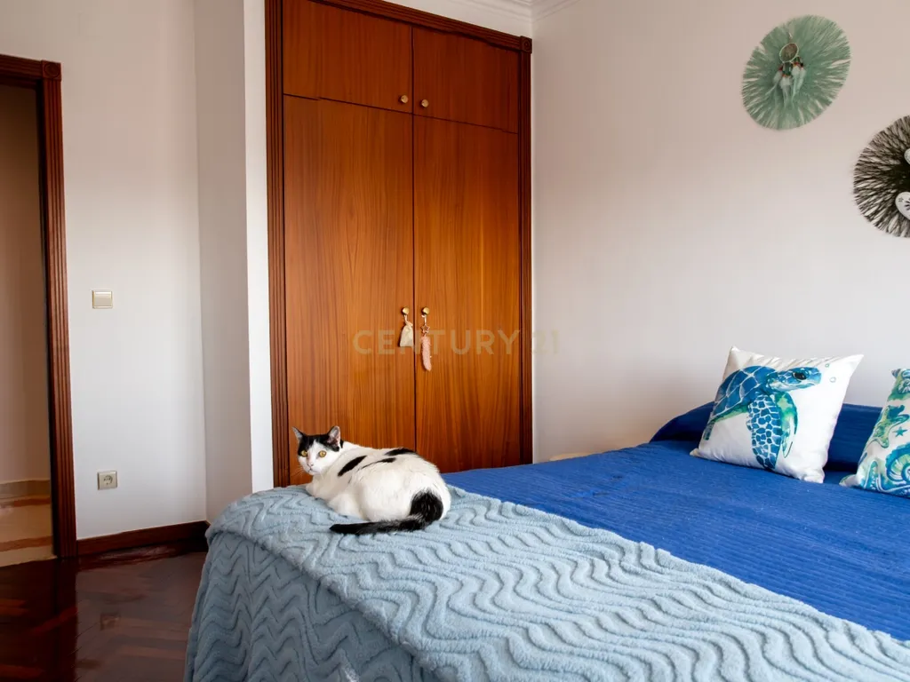 Vende-se T2 S.Marcos c/ arrecadação e vista panorâmica - Image 18