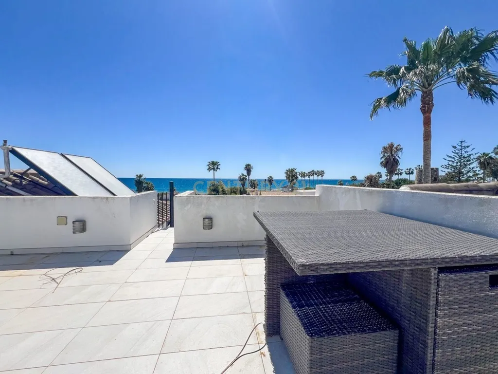 Elegante moradia de 3 quartos com vista para o mar em Costalita, Marbella - Image 41