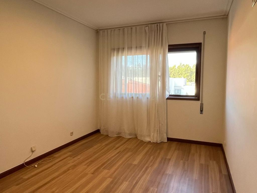 Apartamento T1+1 com Varanda na Maia, Porto - Image 5