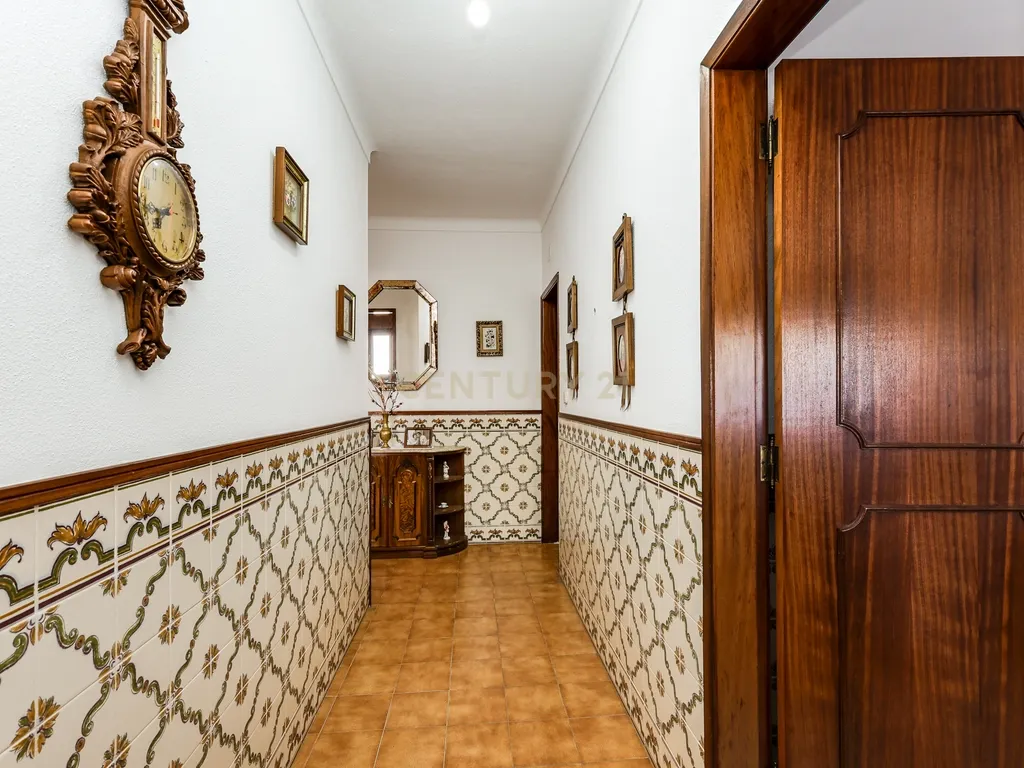 Moradia T8 de 288 m² no Centro de Montargil – Junto à Barragem - Image 8