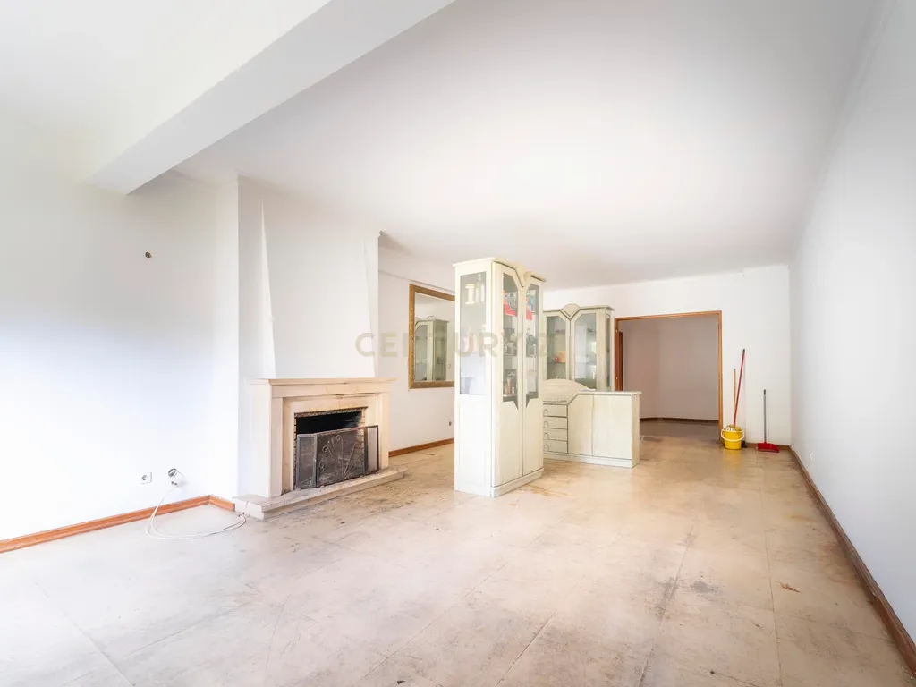 Apartamento T4 Excelente Localização Centro de Albufeira. - Image 11