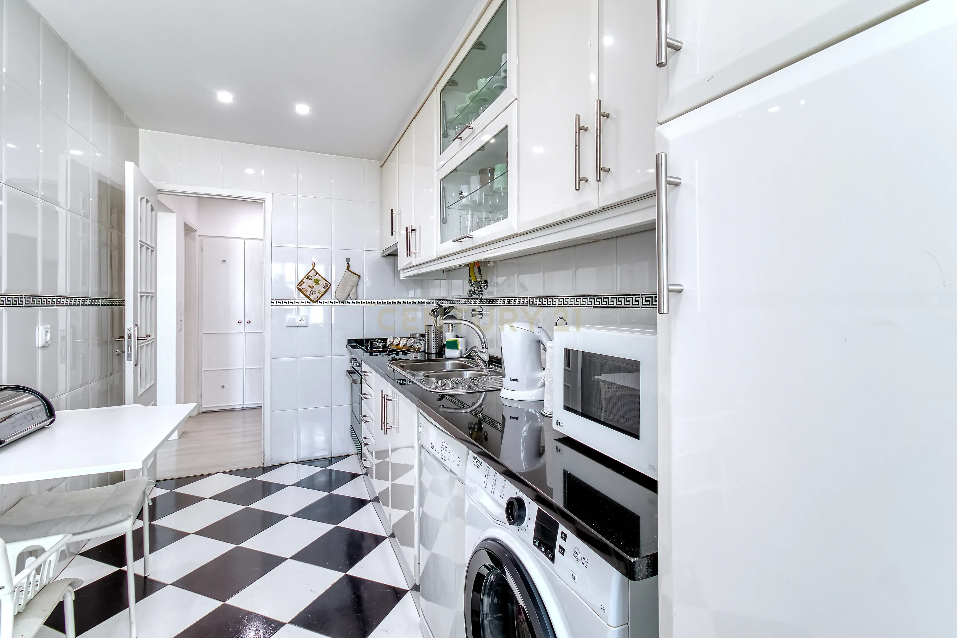 Fotografia 8 de Apartamento T2 com 70 m² e Vista Desafogada em Santo António dos Cavaleiros