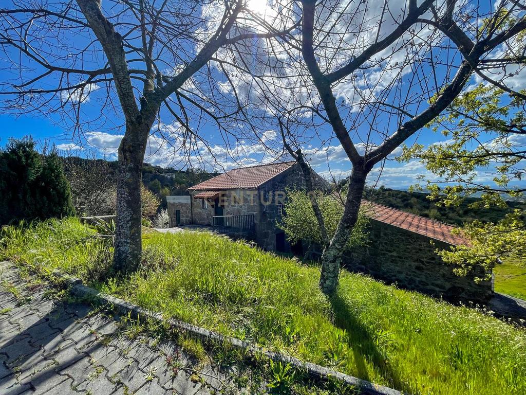 Quinta de Santa Guilha | Tradição, Natureza e Charme em Gouveia - Image 1