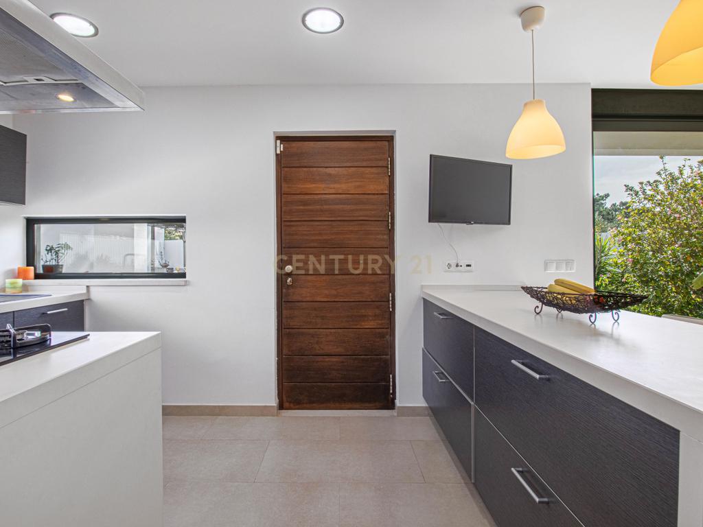 Moradia Isolada T4 291m2 em Lote de 1050 m2 em Mucifal, Colares, Sintra - Image 14