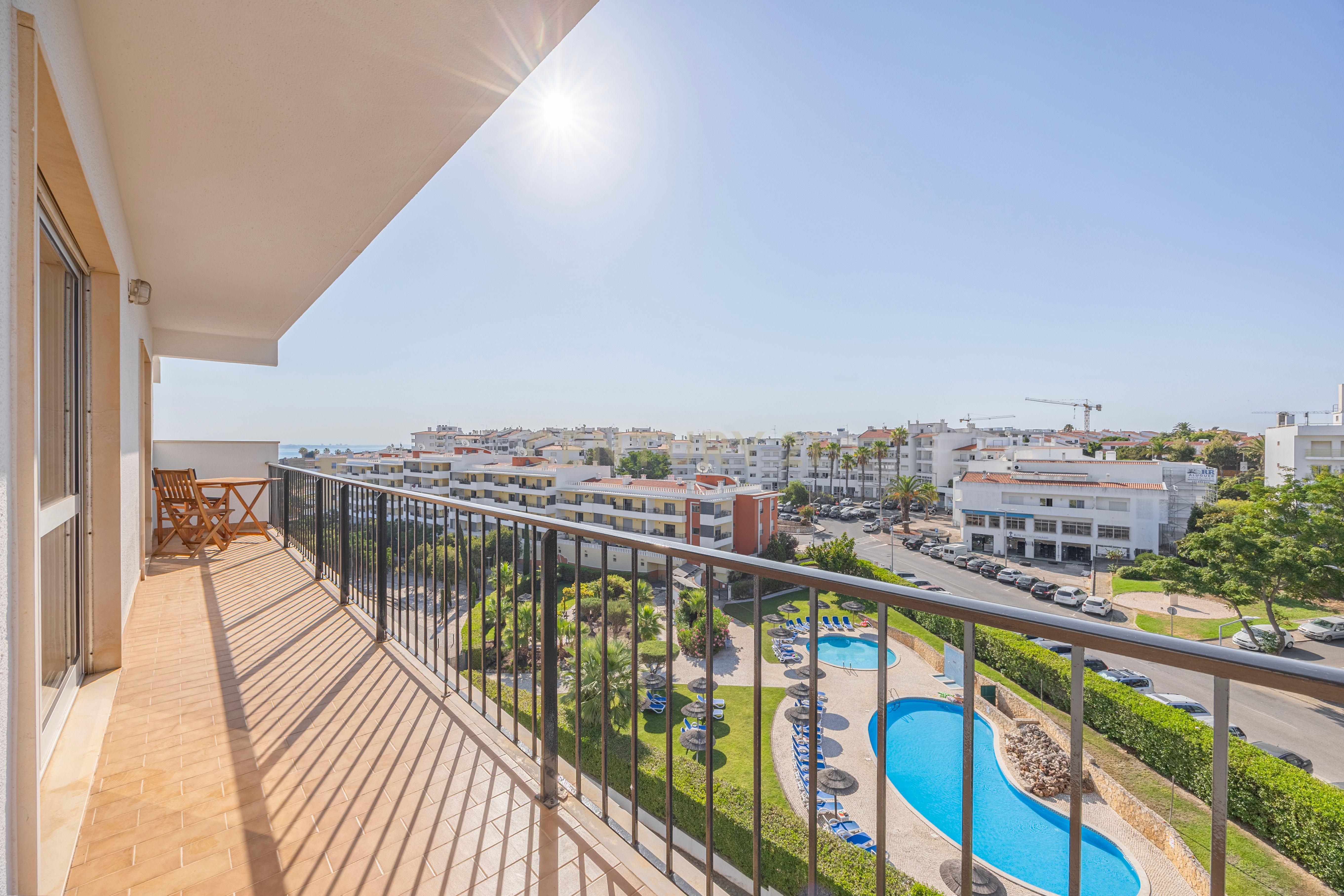 Fotografia 6 de Apartamento T2 Excelente com Duas Varandas e  Exposição Solar privilegiada