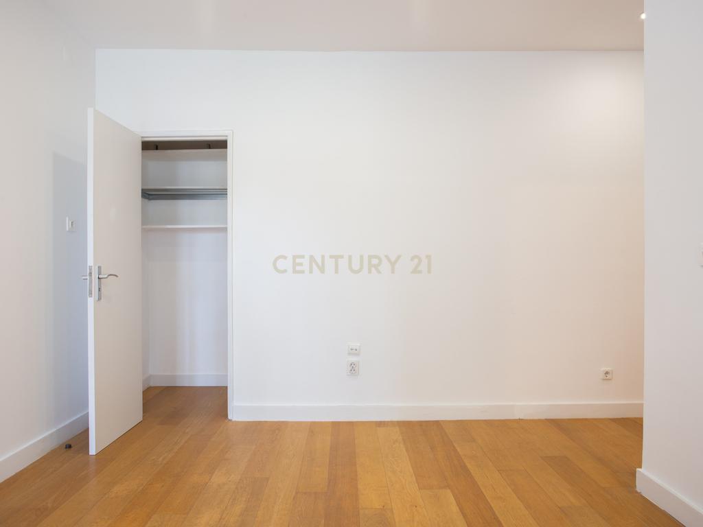 Apartamento T1 para arrendamento em Queijas - Image 6