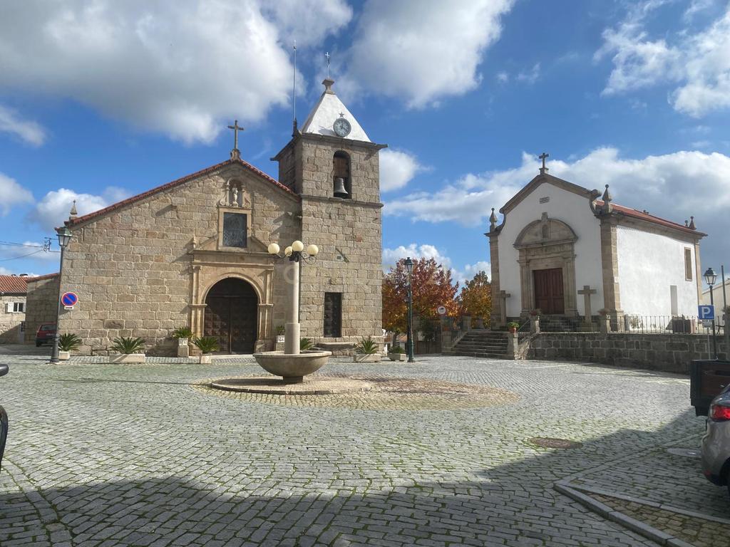 Prédio Urbano com Três T2 - Image 4